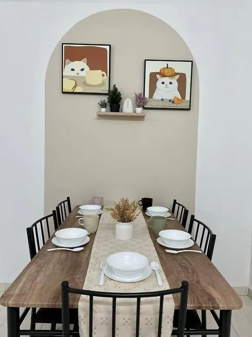 Ipoh Guest House 8-9 Pax Apartment